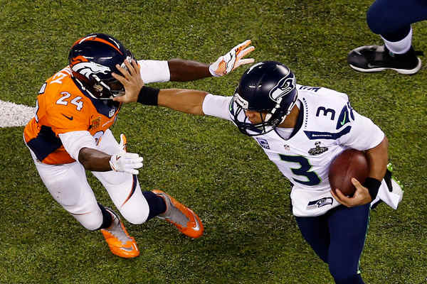 seattle seahawks super bowl xlviii russell wilson stiff arm